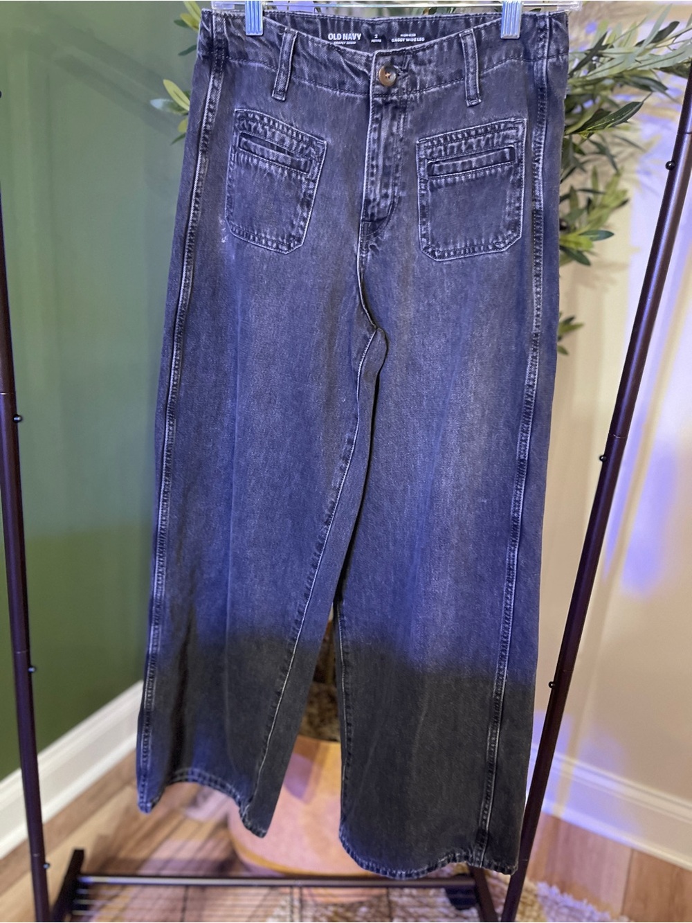 Old Navy Women's Wide Leg Jeans in Washed Black